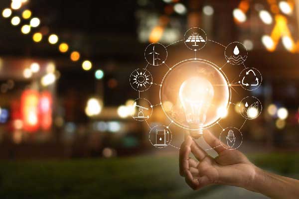 国际黄金期货大涨超3%，续刷历史新高！比特币跌超2% 美联储官员：应降息50个基点